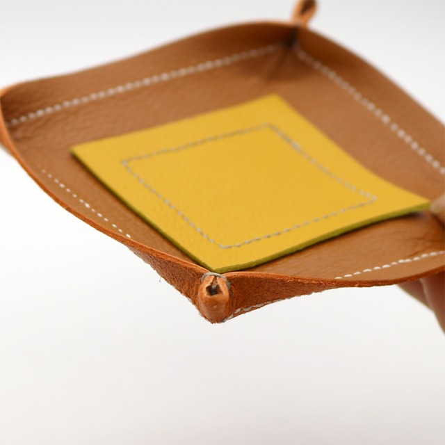 自立するトレー