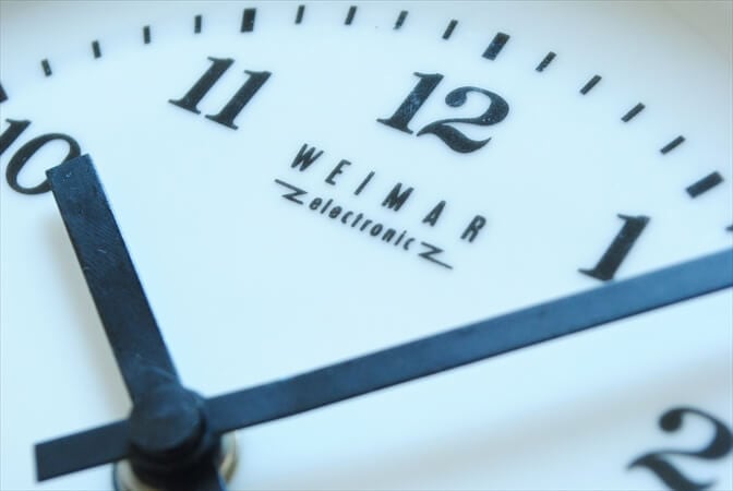 旧東ドイツ製 WEIMAR 陶器フレーム 壁時計 玉ねぎの絵付け 電池式