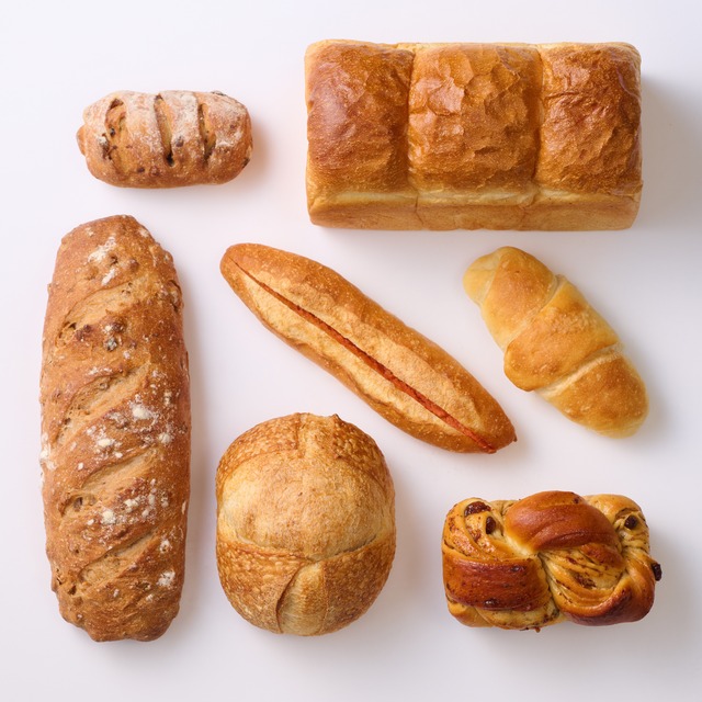 食事を楽しむパンセット　7個