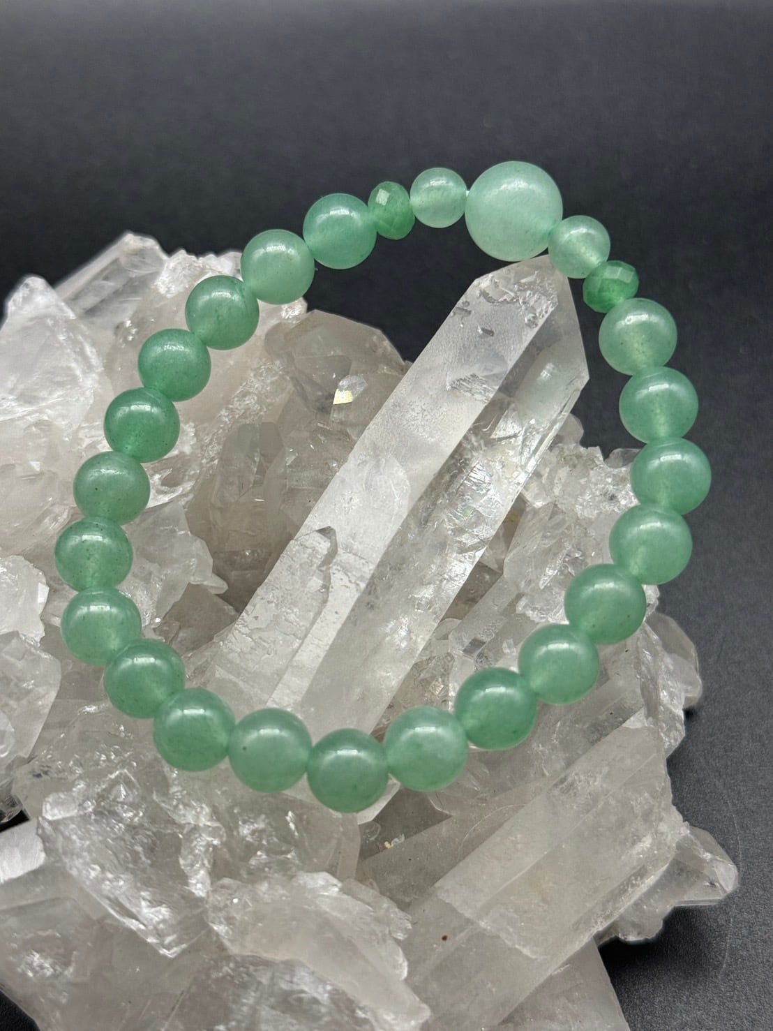 プレゼント追加♥格安最強パワー天然石✴ヒマラヤ岩塩原石✴【クリスタル&レッド】 ヒマラヤ水晶 レインボー入り 八角柱 BIGサイズ（2306）クリスタル