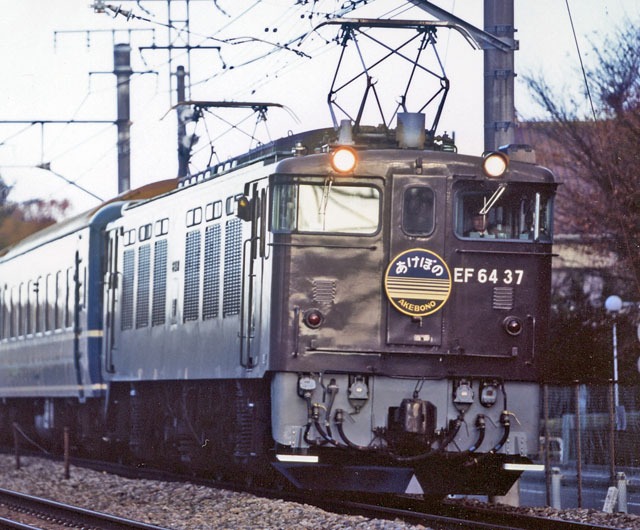 7118 EF64-0形(37号機・茶色)