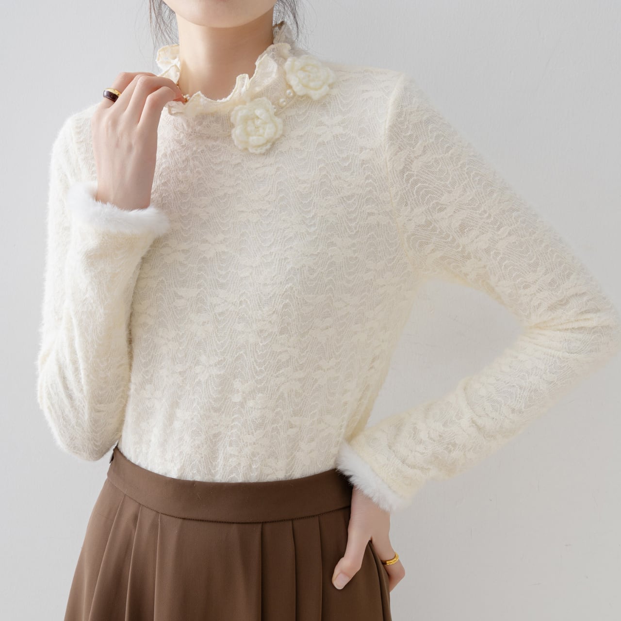 フラワーモチーフ付きフリルネックトップス Me1664