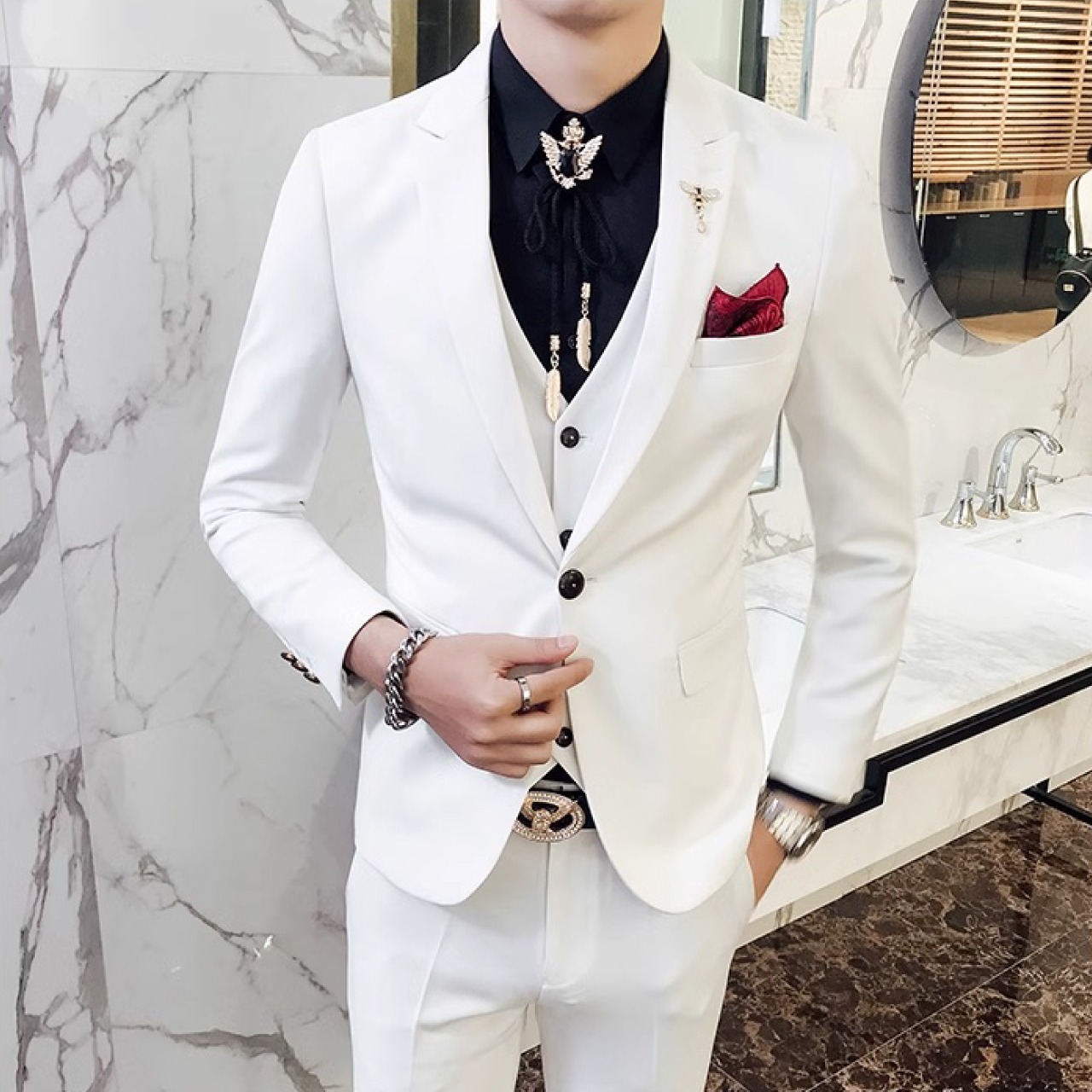 カラフルで個性的なスタイルを楽しみたい方へおすすめスーツ　SU006