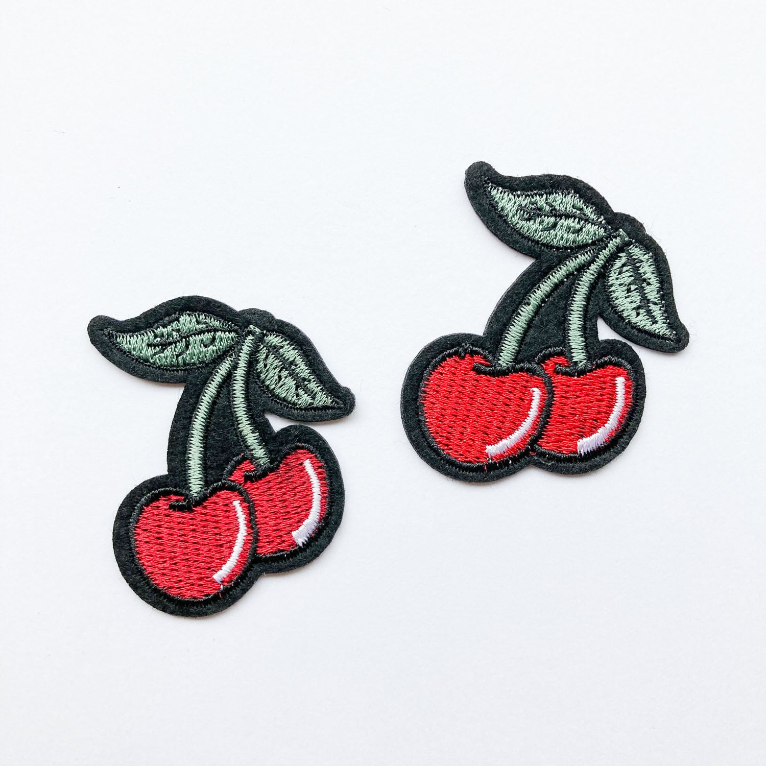 黒縁さくらんぼワッペン | Dua-アクセサリーパーツショップ 黒縁さくらんぼワッペン | Dua-アクセサリーパーツショップ
