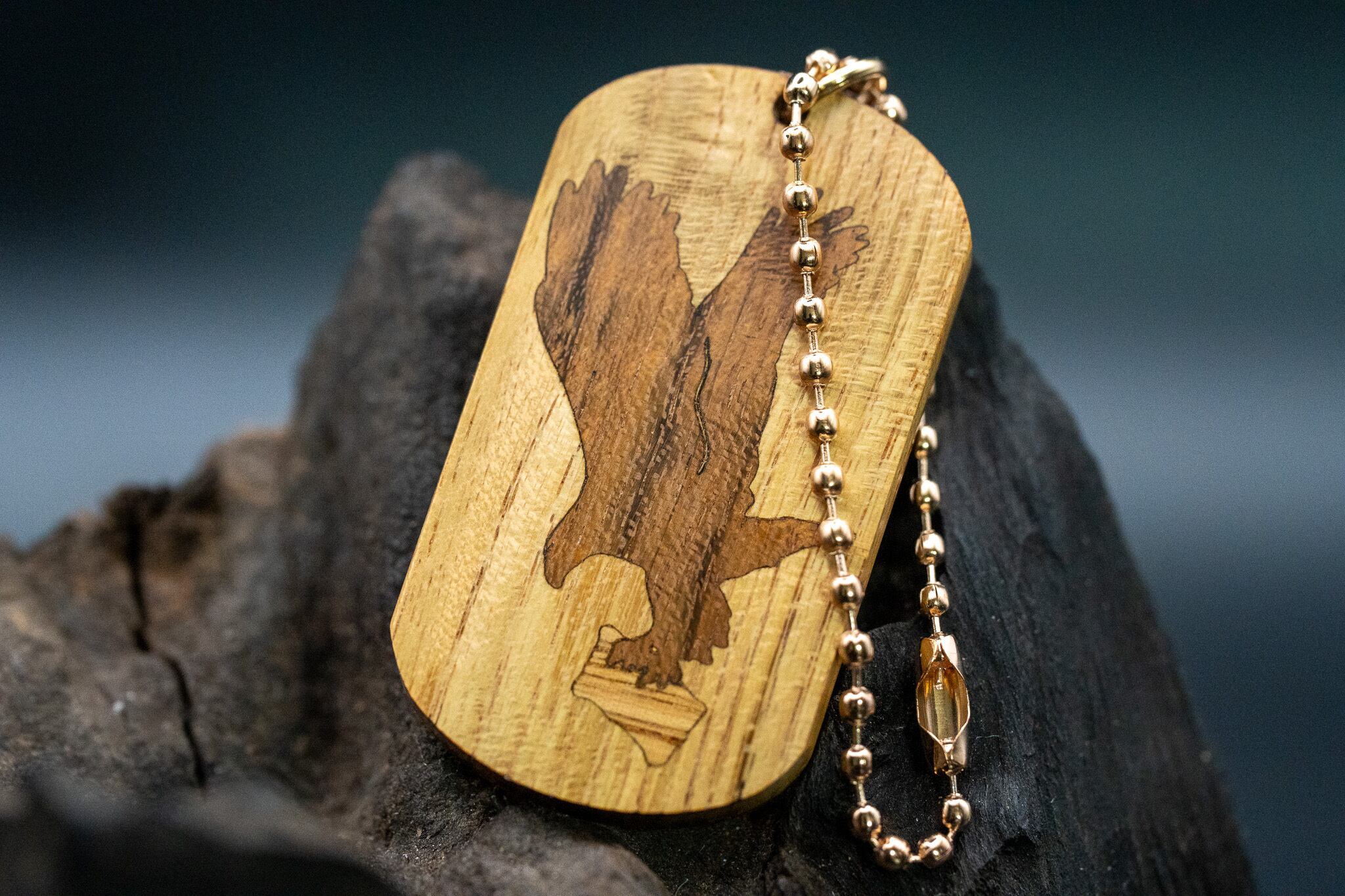 【黄金の木】御蔵島 金桑 ドッグタグ 象嵌 トンビと油揚げ