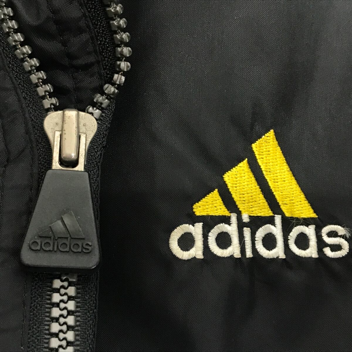 adidas 80s 銀タグ ナイロンジャケット ロゴ刺繍 ロゴ刻印