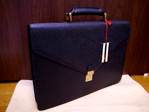 新品未使用26万◆VALENTINO ヴァレンティノ ダイヤルロック式 レザー ブリーフケース バッグ◆ 重厚感溢れるビジネスシーンの必須アイテム
