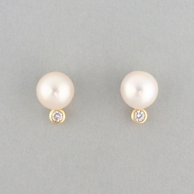 Akoya pearl & one diamond pierce