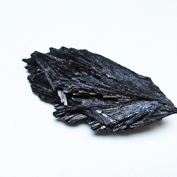 ブラック カイヤナイト 原石 一点物 171-7619