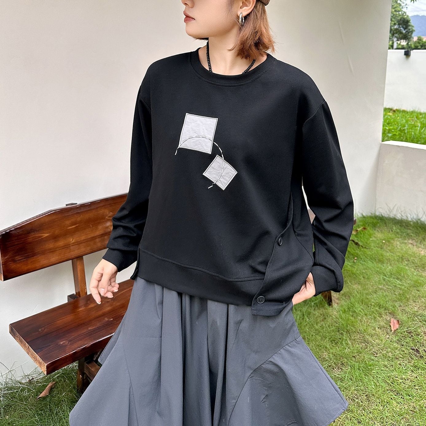 ASYMMETRIC EMBROIDERED LONG SLEEVE SWEATSHIRT M-18558