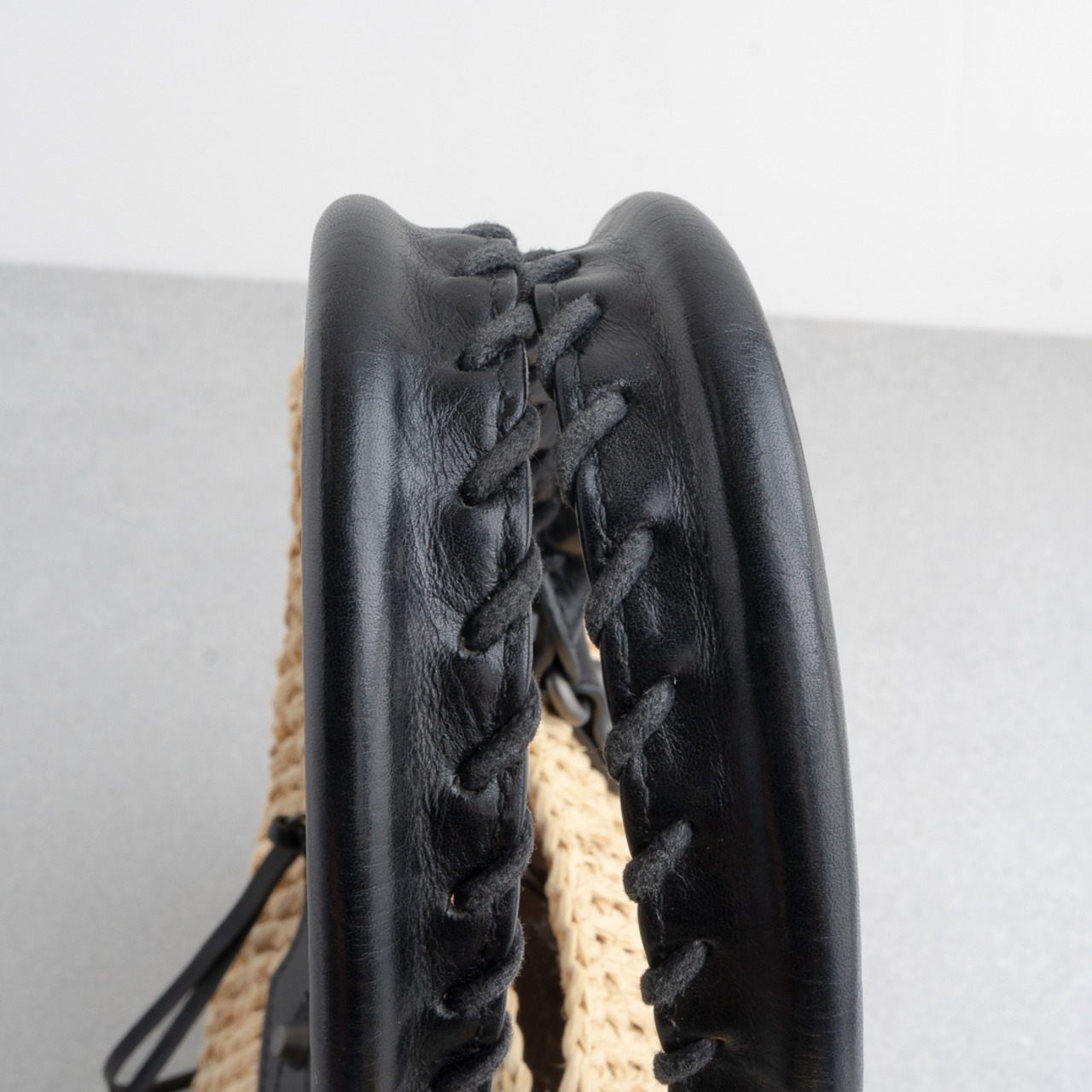 バレンシアガ パニエXS ラフィア ショルダーバッグ