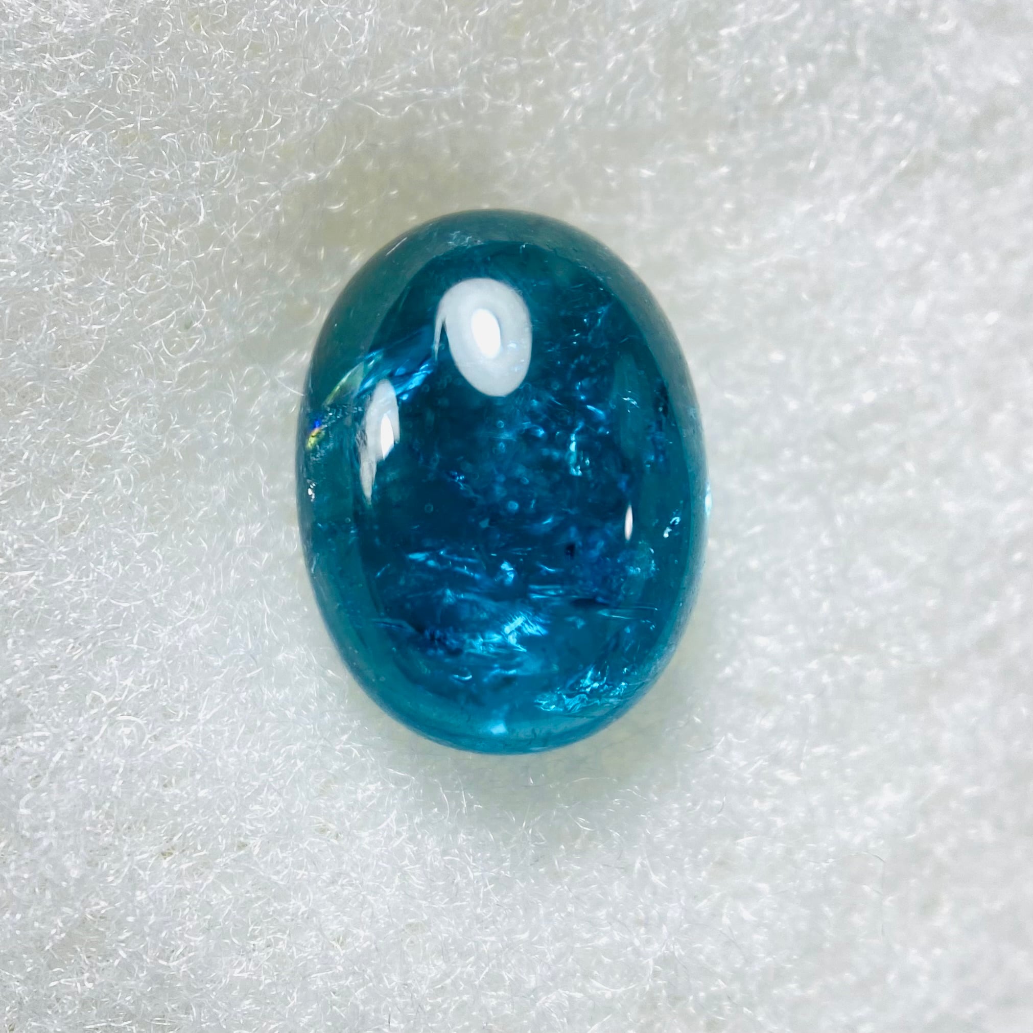 魚戯れる海　イリデッセンス入りブルートルマリン