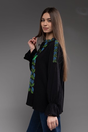 ウクライナ刺繍ヴィシヴァンカ　手刺繍　クロスステッチ　麻　レディース・フリーサイズ