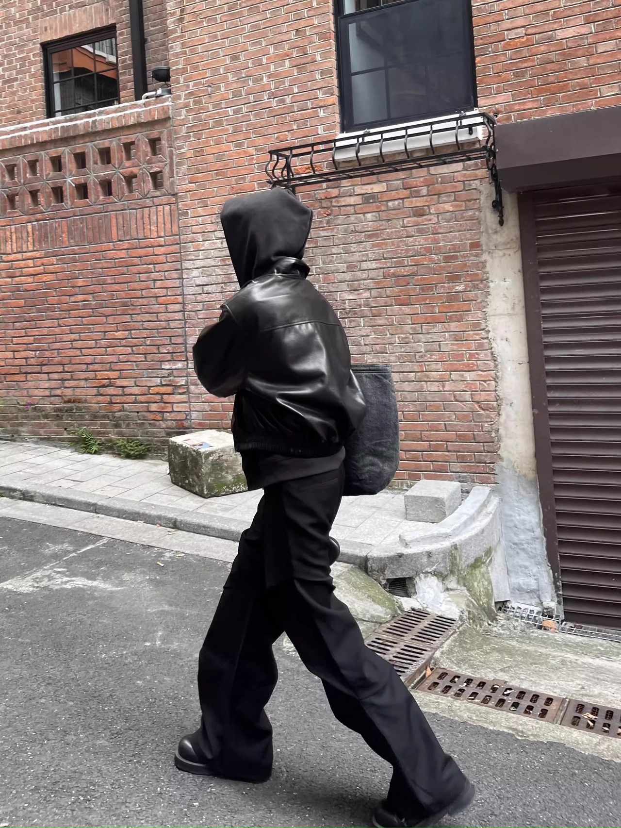 ブラックレザーショルダーレザージャケット