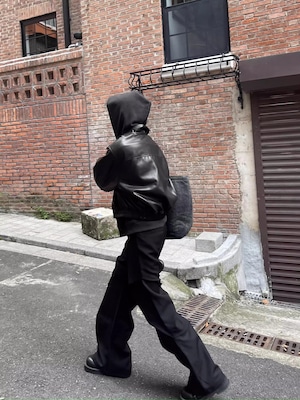 ブラックレザーショルダーレザージャケット