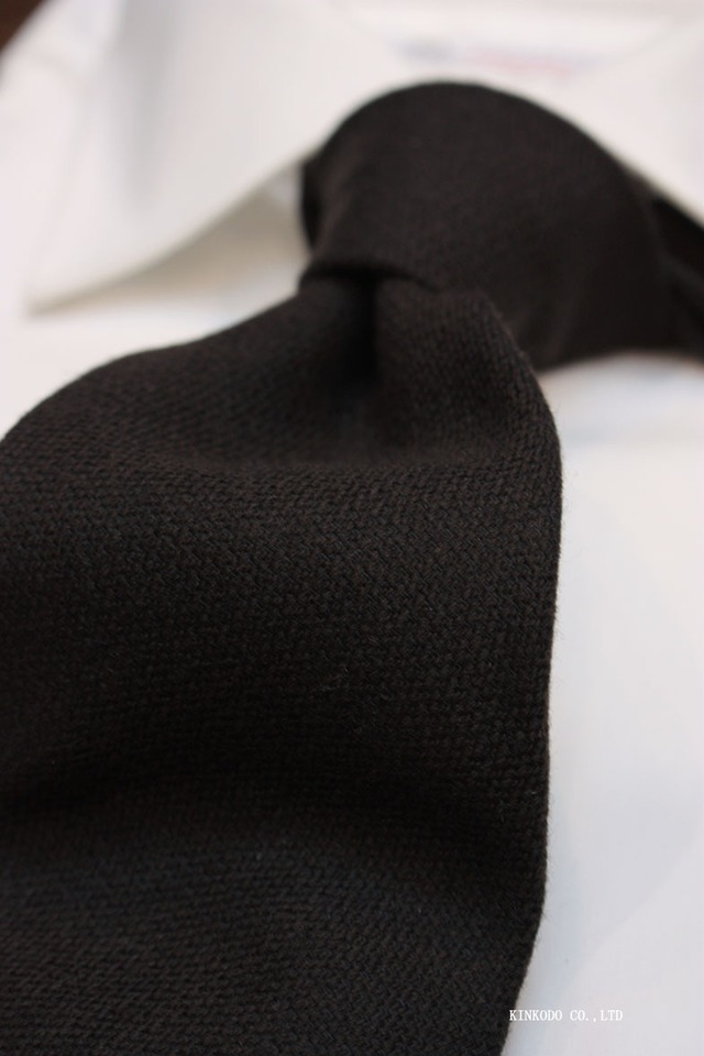 ダークブラウンのウール100％の暖かみあるソリッドタイ　イタリア　ALBENIアルベニ社製