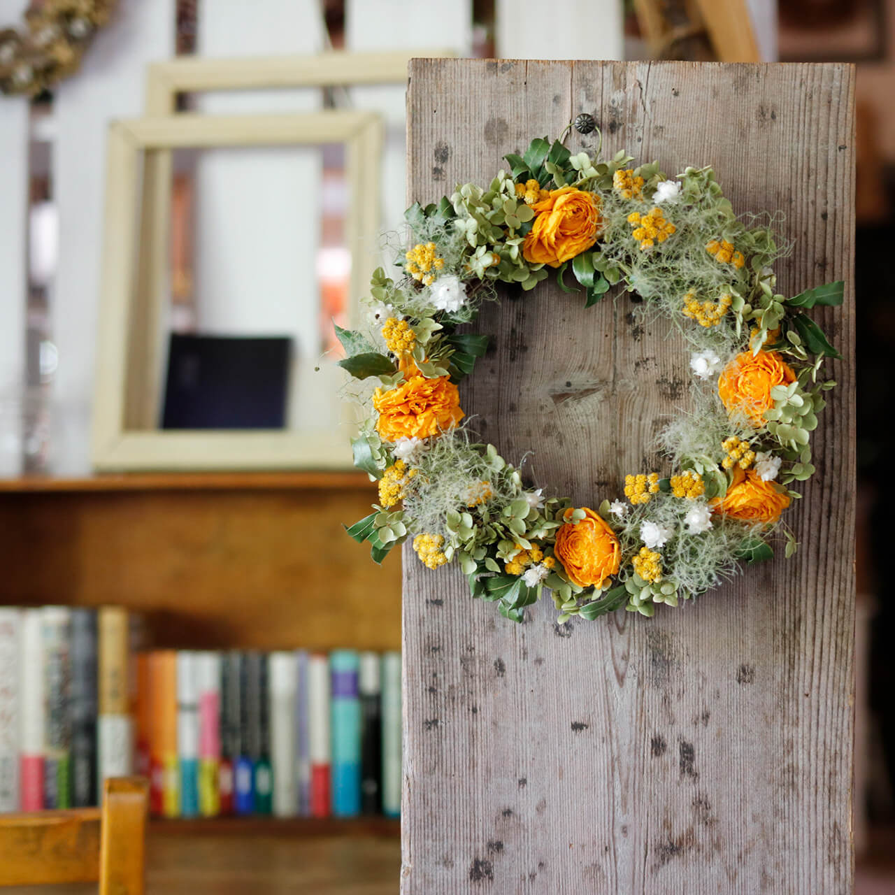 ラナンキュラスや小花のナチュラルリース early summer wreath 数量限定 約直径23cm】 イエローオレンジのラナンキュラスの夏色リース