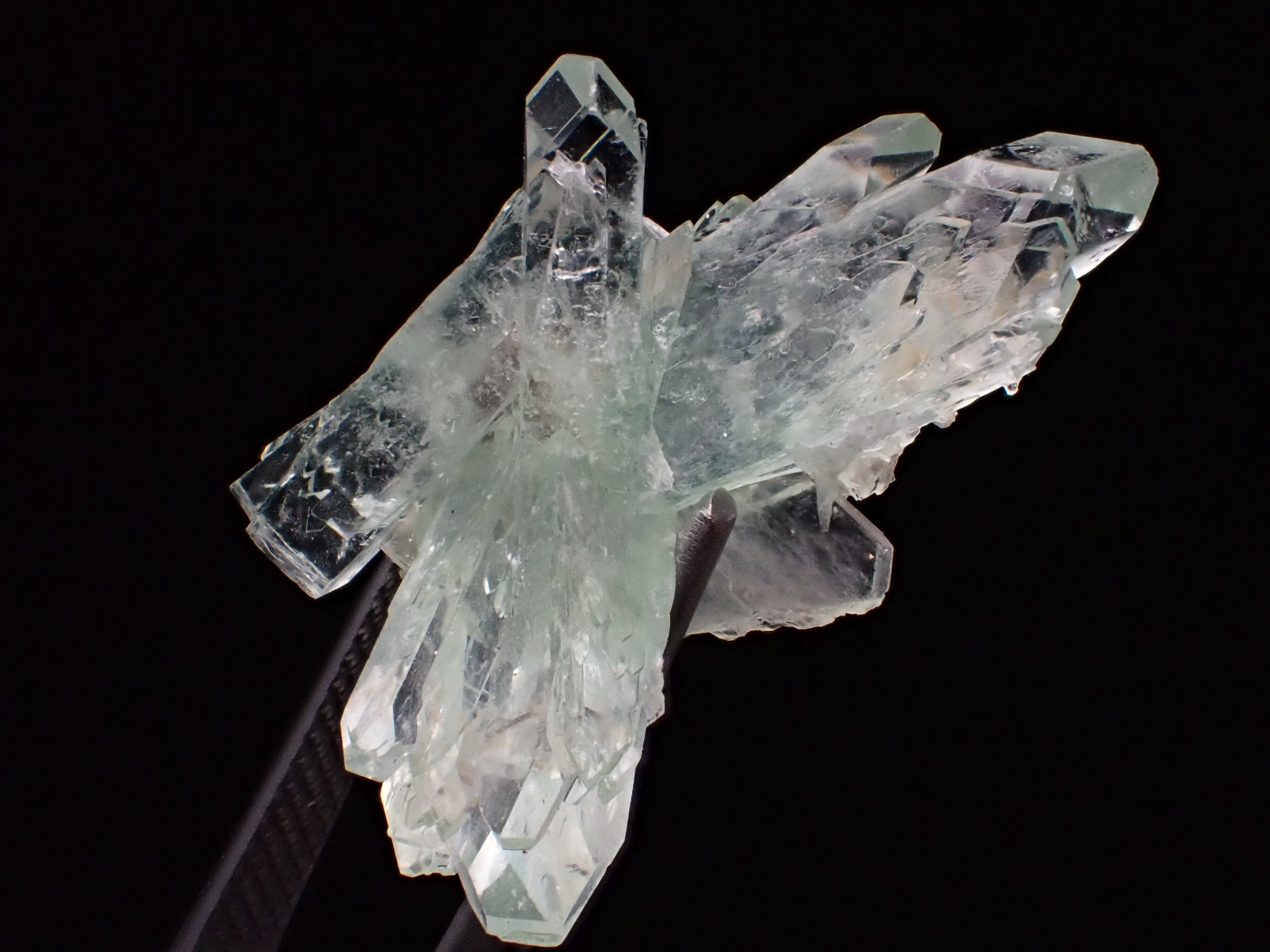 ペンタゴナイト 結晶原石 インド R8-6494 | MineralQuest