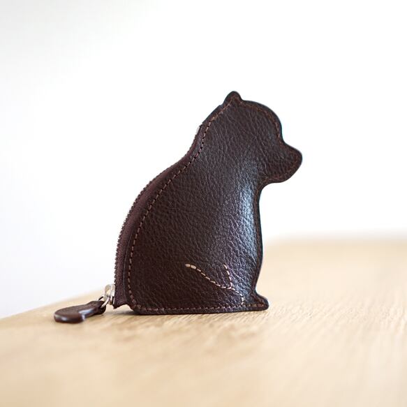 お座りする子犬のコインケース・ブラウン×サックス