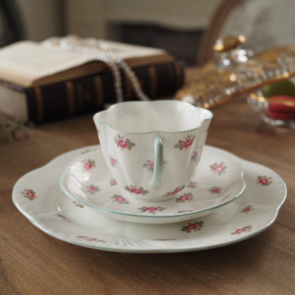 英国シェリーワイルマン 《ROSEBUD 13426》トリオB カップ＆ソーサー