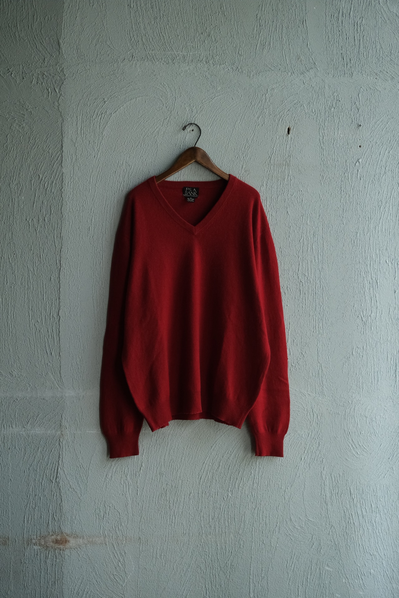 Utah/"Jos. A. Bank" v-neck cashmere sweater/red