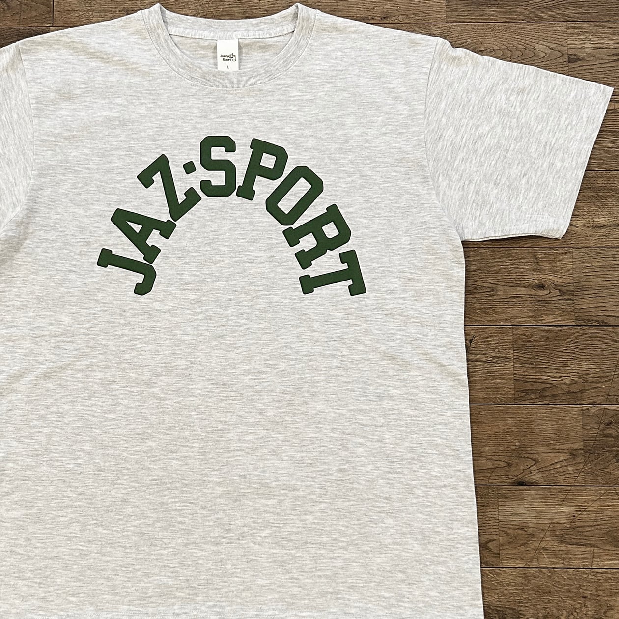 〈残りわずか〉J.S. Jaz Sport Tシャツ（ライト グレー）