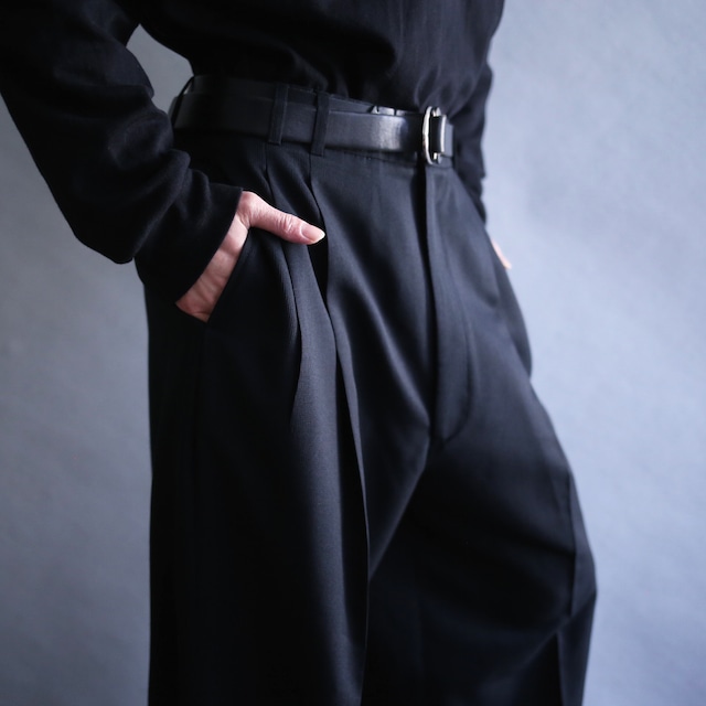 2-tuck straight silhouette black super wide slacks