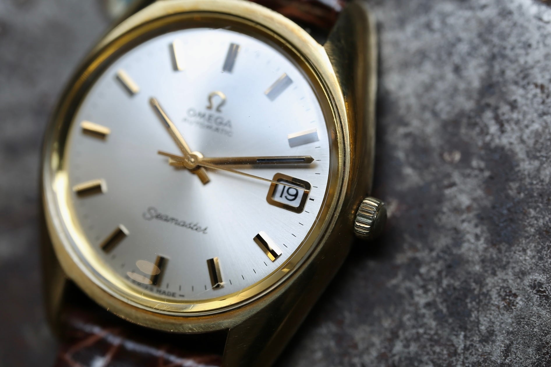 OMEGA】1969年製 シーマスターデイト ストリームラインケース 金張り