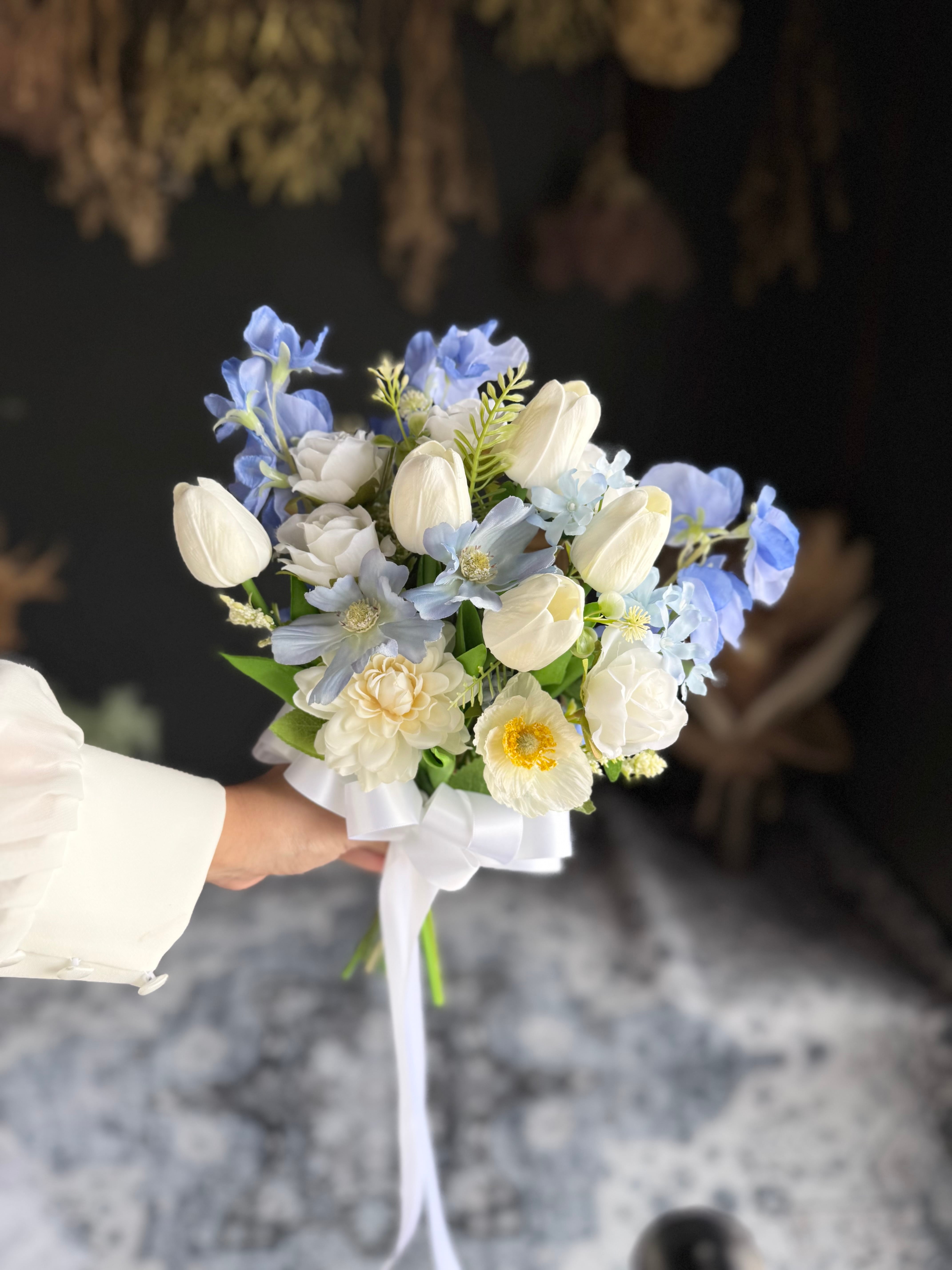 白チューリップ×水色クラッチブーケ☆ | houkiboshi