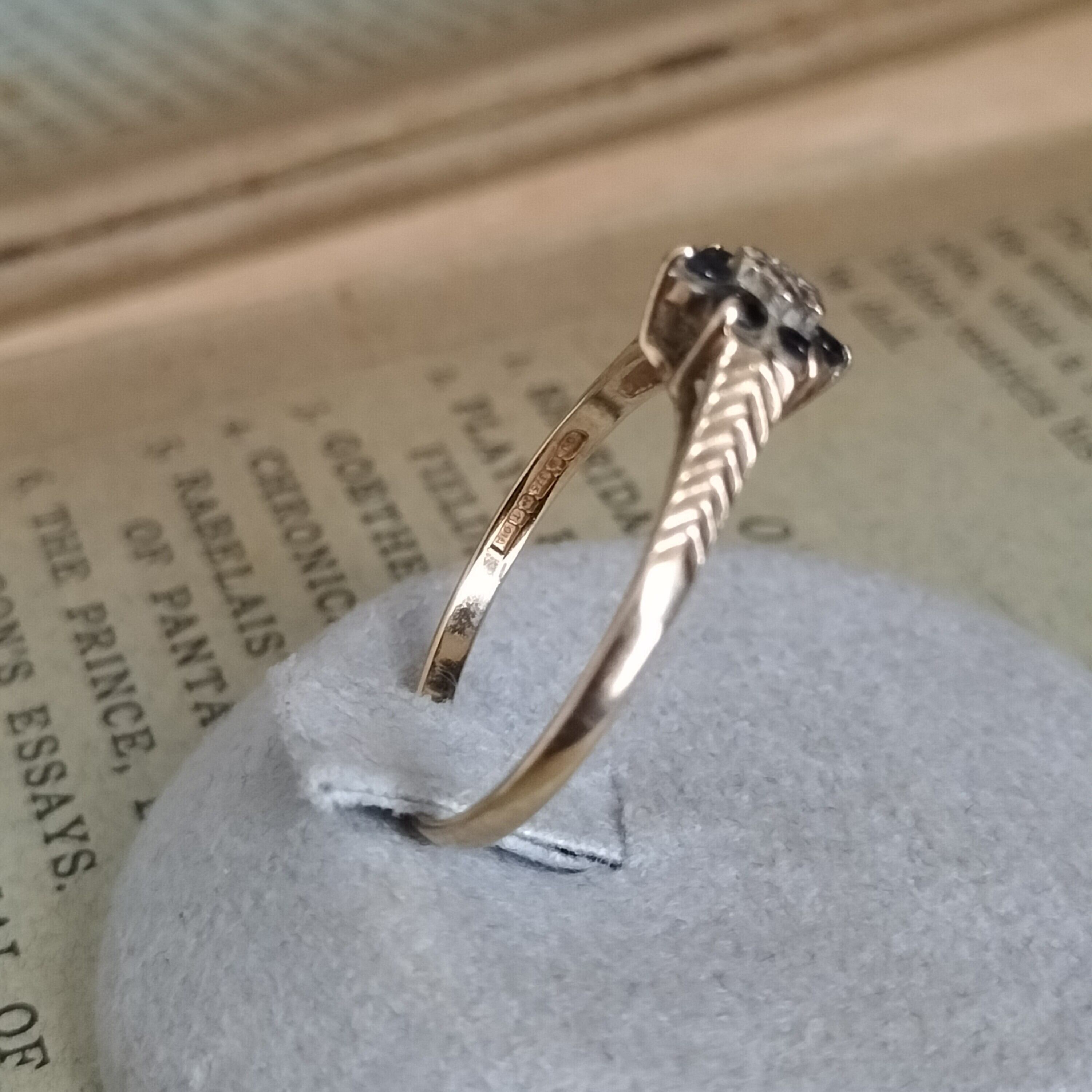 Vintage 9ct Gold and Sapphire Ring 1993年UK | Antico