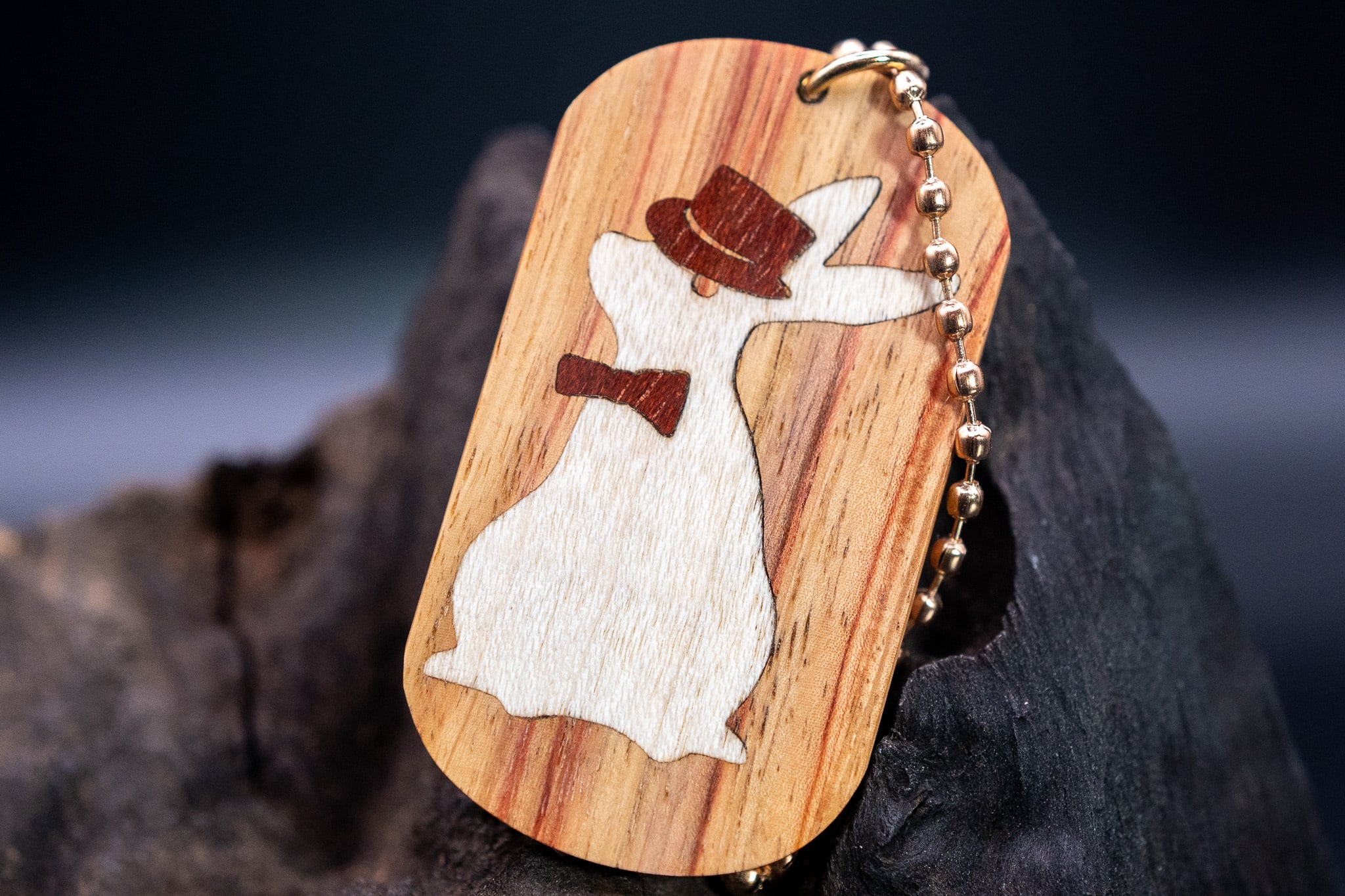 【 木材の女王】チューリップウッド ドッグタグ 象嵌 三月ウサギ