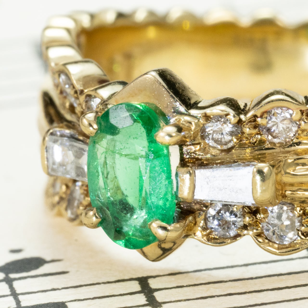エメラルド リング K18 0.37ct ダイヤモンド 0.44ct リボンデザイン