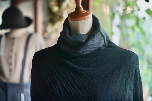 atelier naruse  wool cotton turtle-neck cut&sewn  Black
