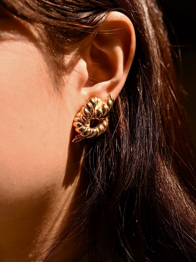 GIVENCHY/ vintage gold twist knot design earrings.