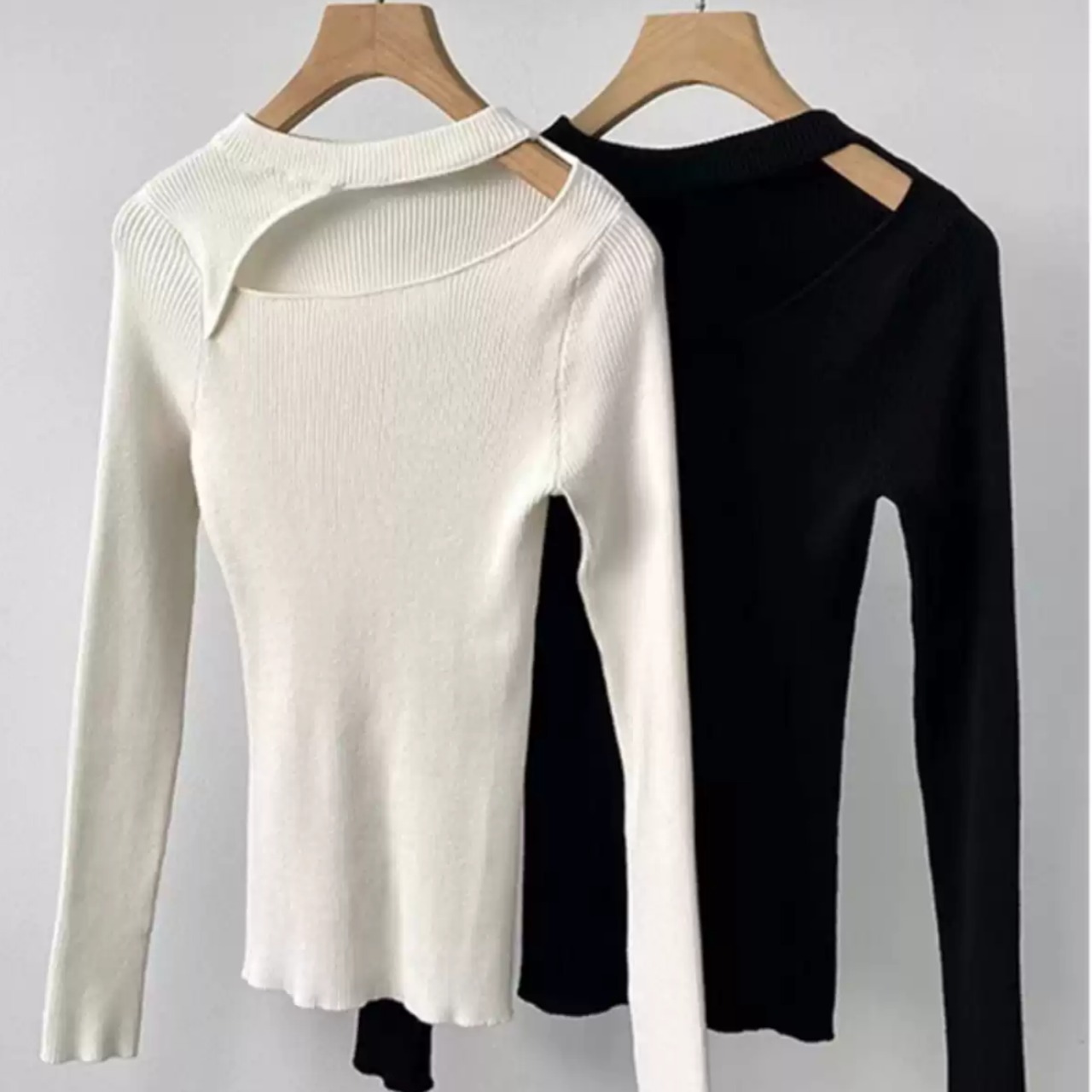 Halter-neck knit top (ME503)
