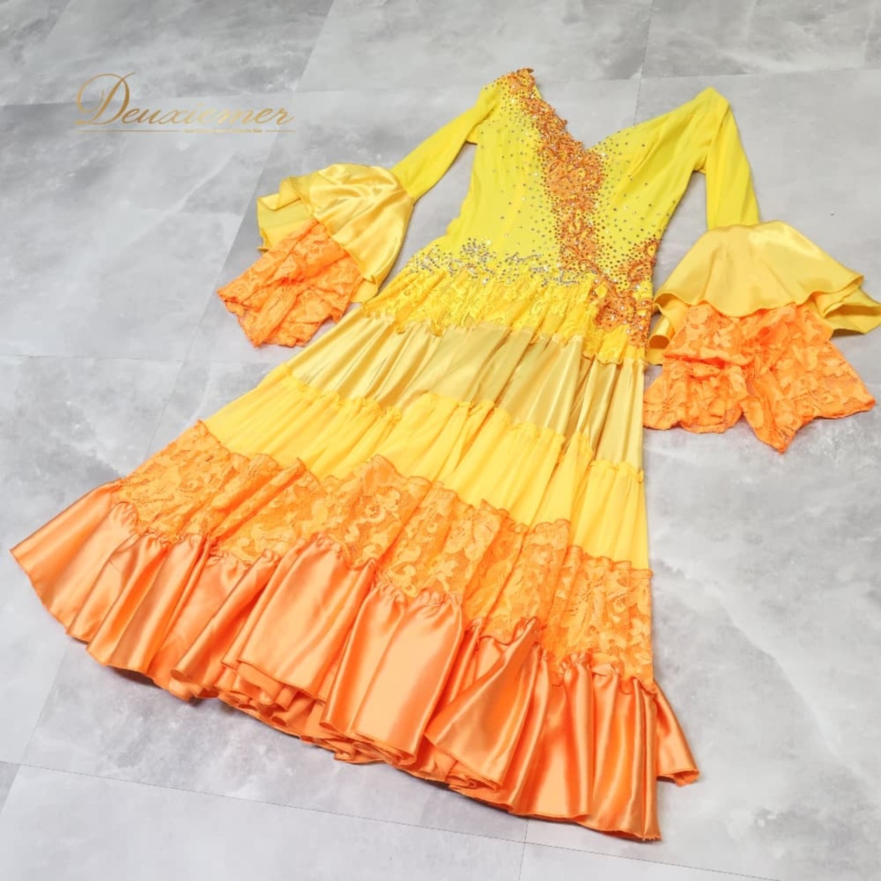 社交ダンス 衣装 YANAGIDA DANCE WEAR ヤナギダダンスウェア ドレス ワンピース スタンダード イエロー系 オレンジ系 フリル レース デモ 競技 ダンス パーティ 発表会 レディース 舞台衣装 華やか