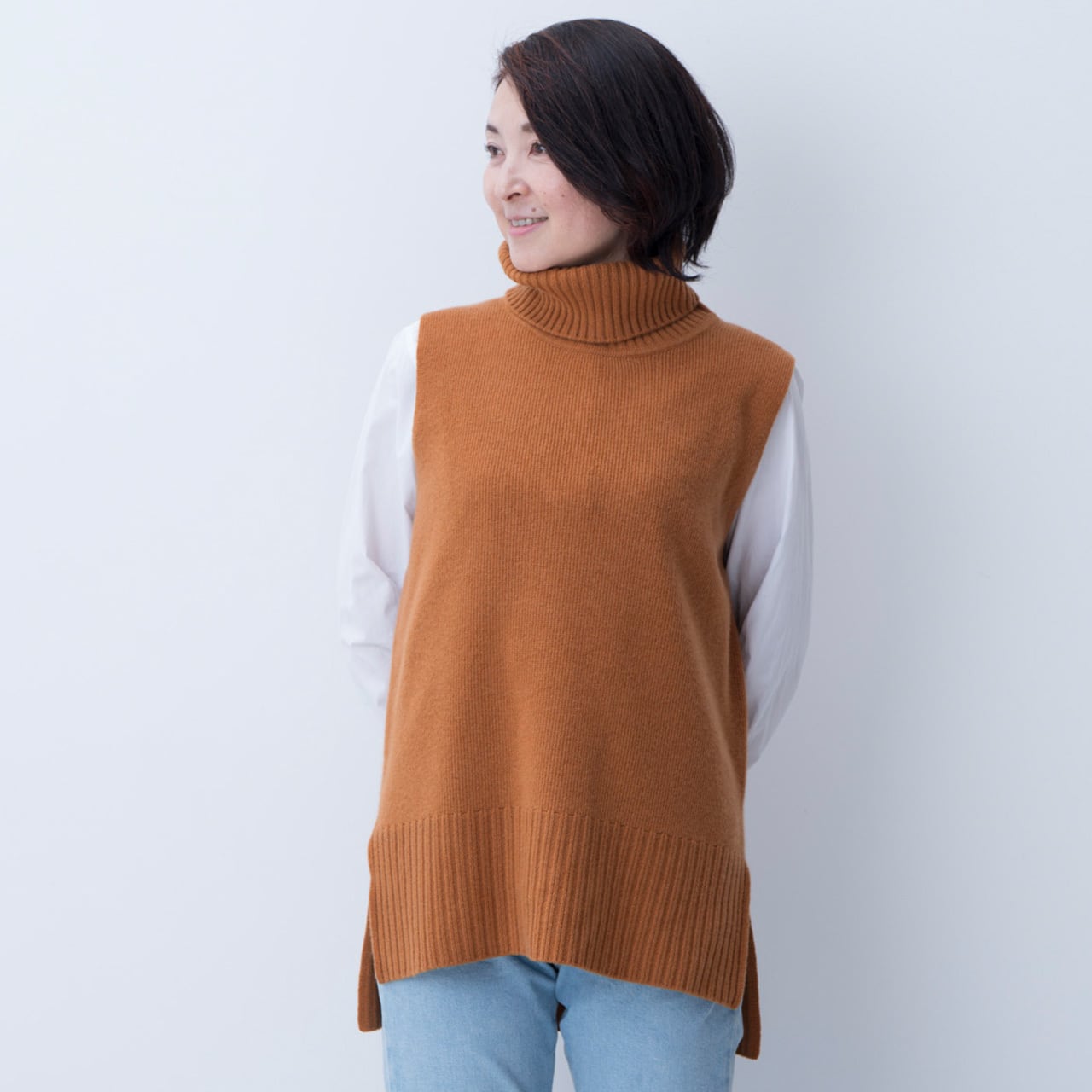 MARGARET HOWELL カシミヤ100% タートルネック ニットベスト MARGARET HOWELL カシミヤ100% タートルネック ニットベスト