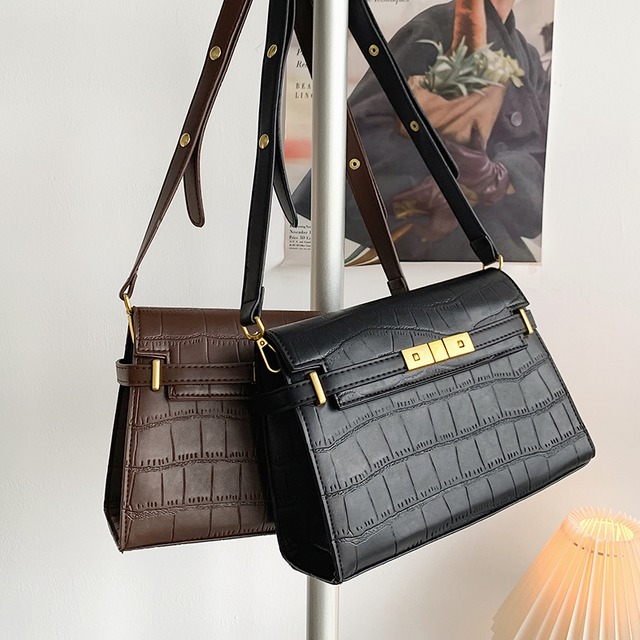 オータムウィンターレッド 秋物 冬物 スクウェア メッセンジャーバッグ 手作りハンドバック31928854636