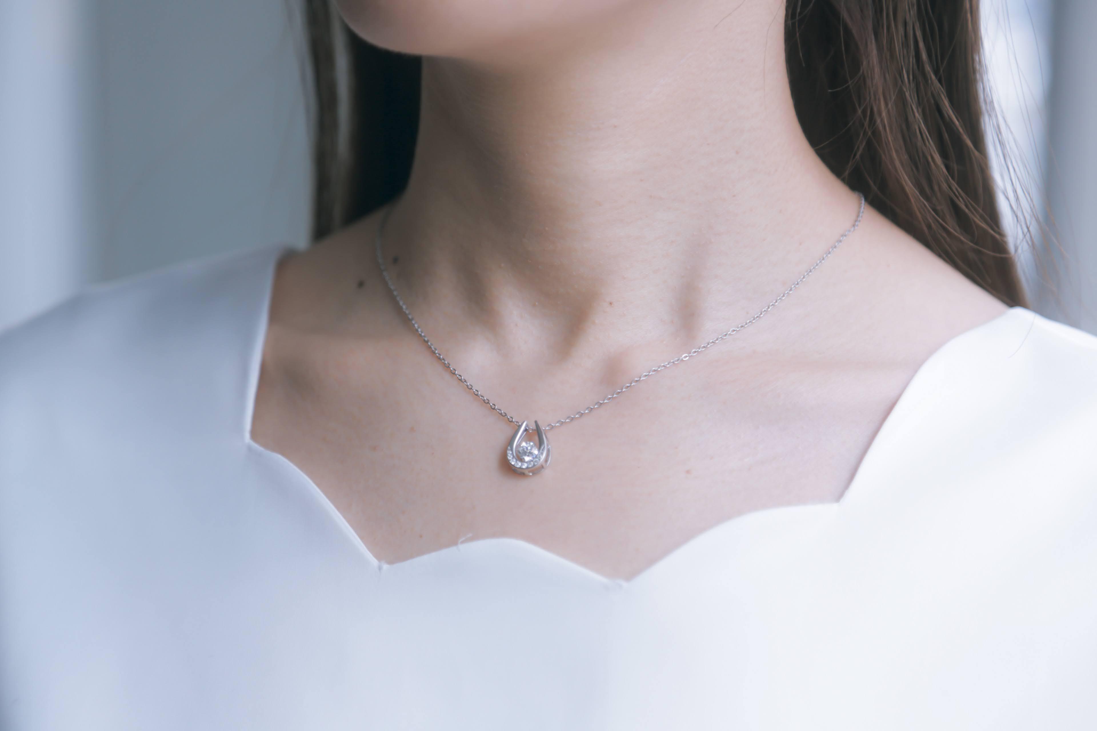 ホースシューネックレス