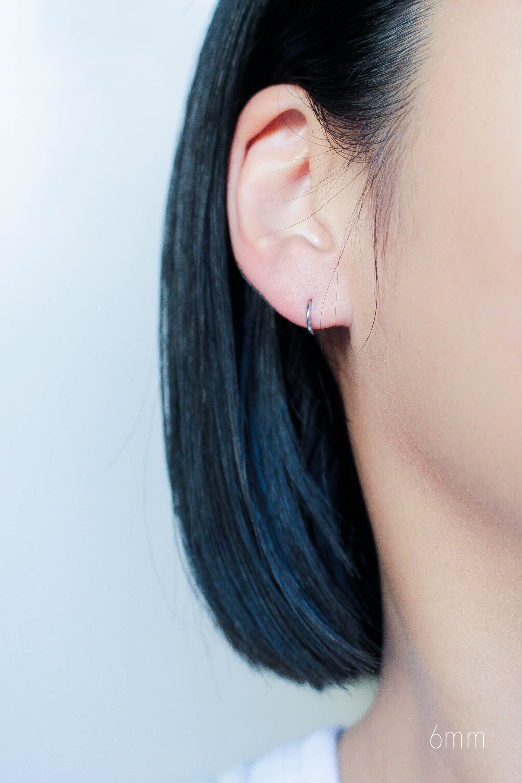 Screw Zircon Hoop Pierce | 金属アレルギー対応のアクセサリー ebine