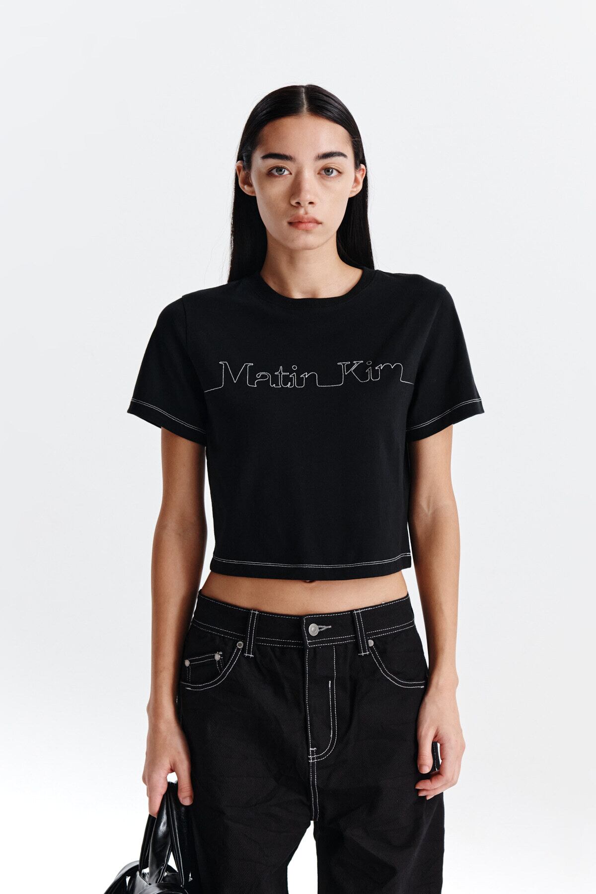 Matin Kim] MATIN EDGE STITCH LOGO CROP TOP IN BLACK 正規品 韓国 