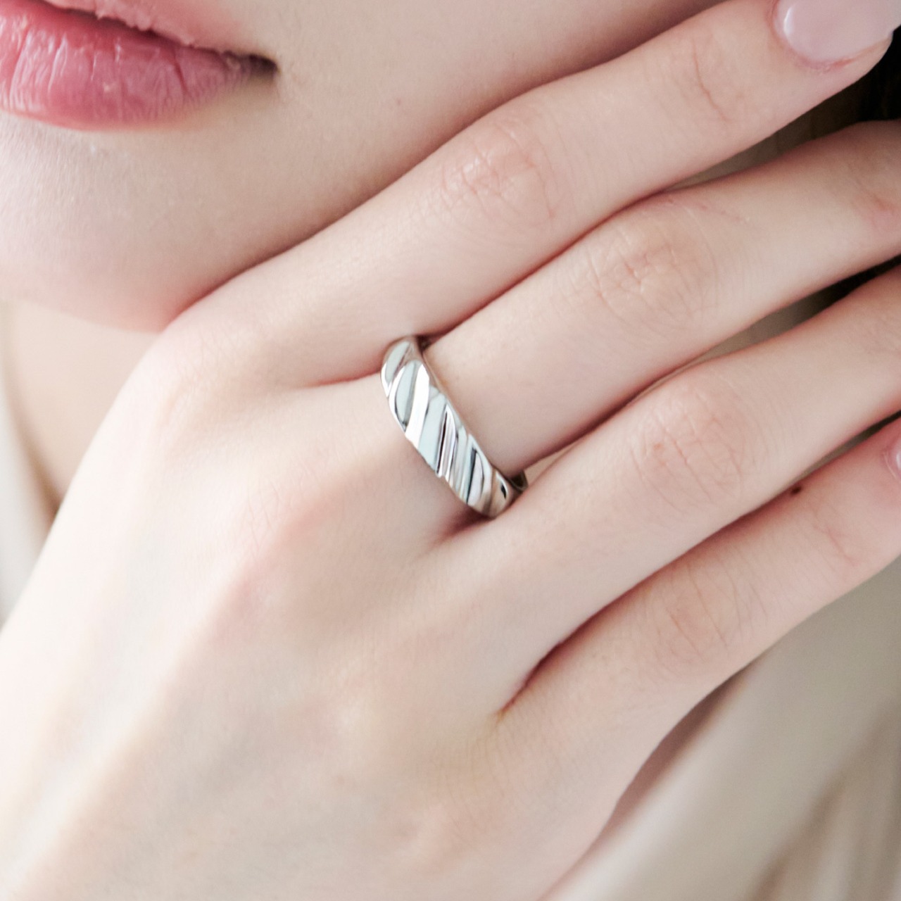 DRAPE RING