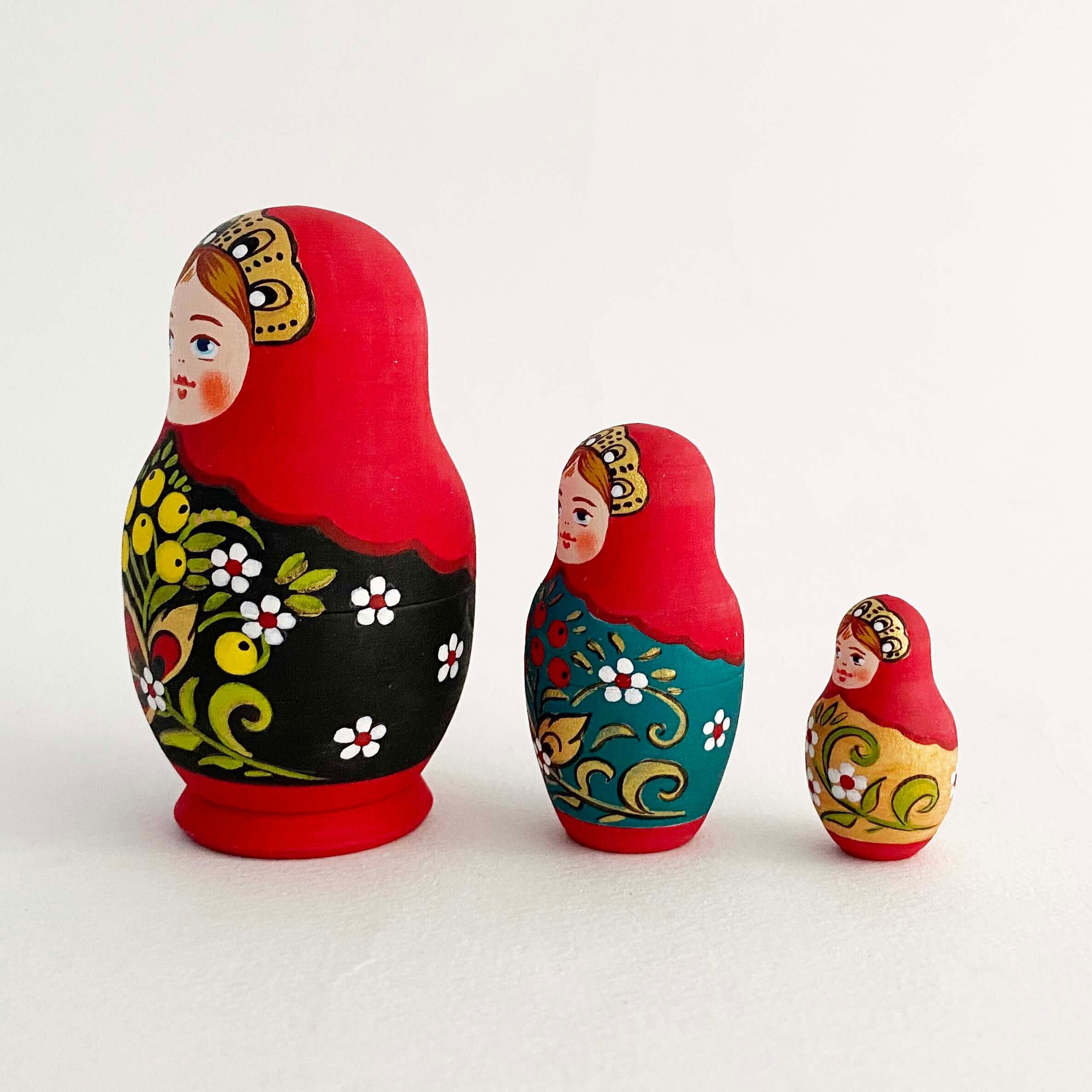 エカテリーナさんのマトリョーシカ（黄色の実 / 大3個組）