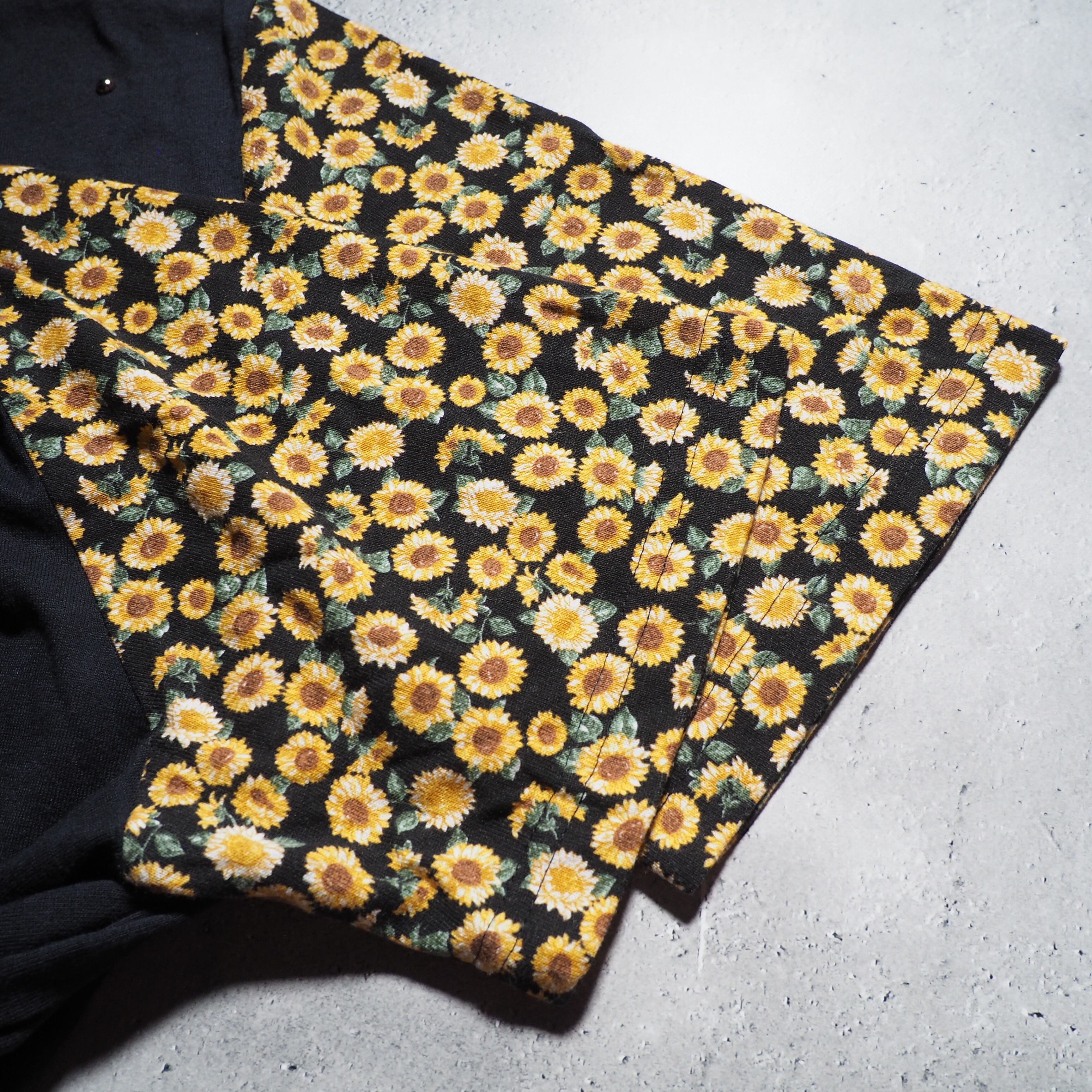 1990s ” Sun flower ” painted vintage loose SS Tee (made in usa)