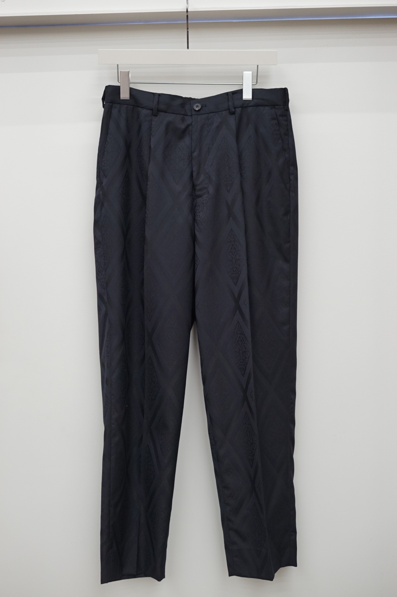 Nonnotte / Draping One-Tuck Tapered Trousers