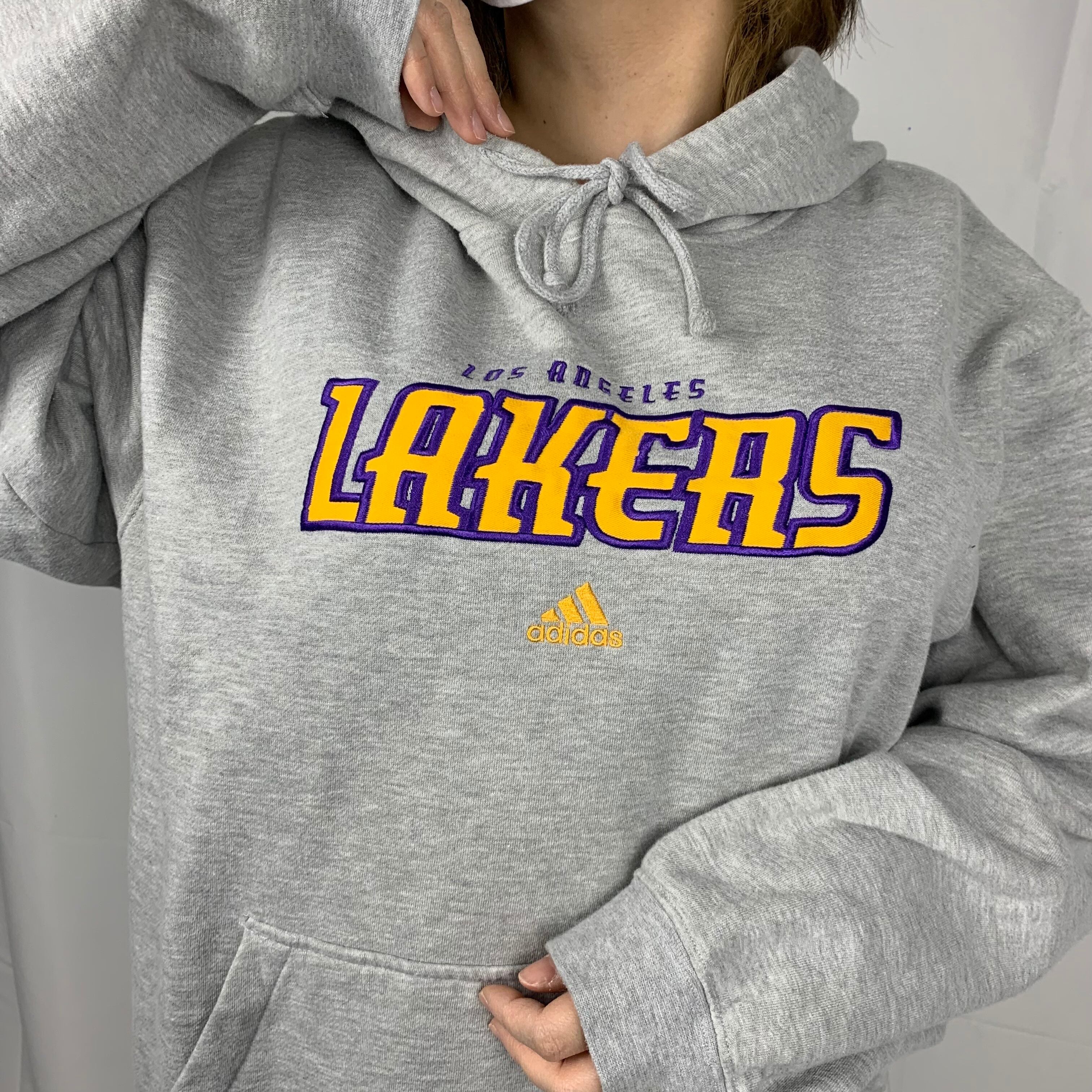 LAKERS ×アディダス プルオーバー