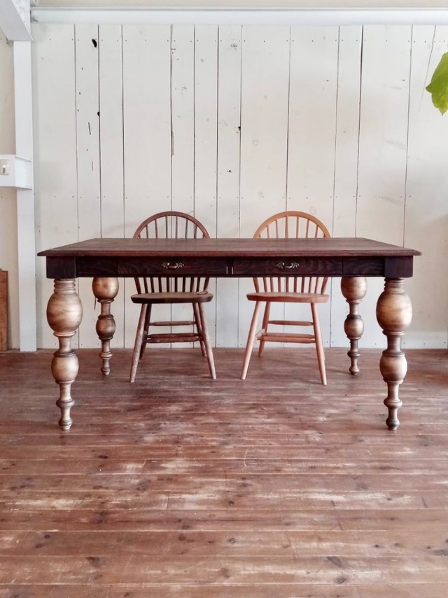 オーク材ターンドレッグダイニングテーブル “極太ろくろ脚”(アンティーク調ろくろ足テーブル) W3000✕D1000 4〜8人掛け 店舗向け大型テーブル