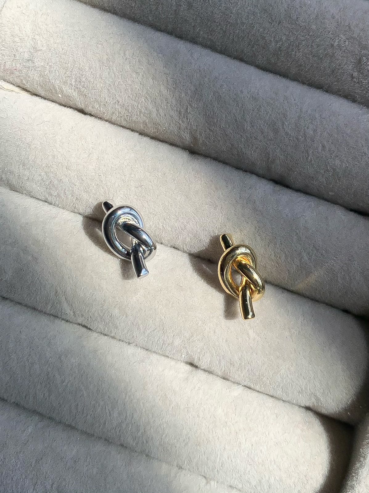 Knot studs pierce | 金属アレルギー対応のアクセサリー crea.jewelry