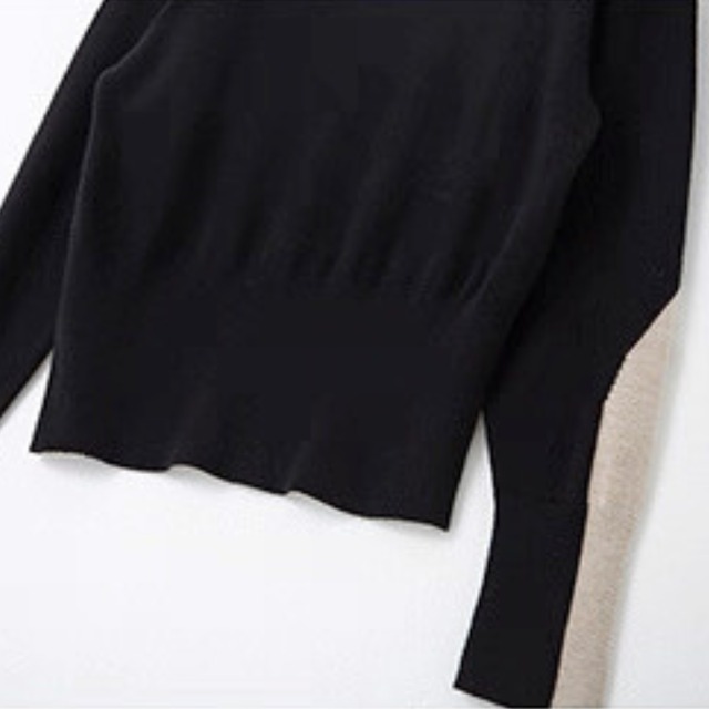 Two-tone panel knit top C1402
