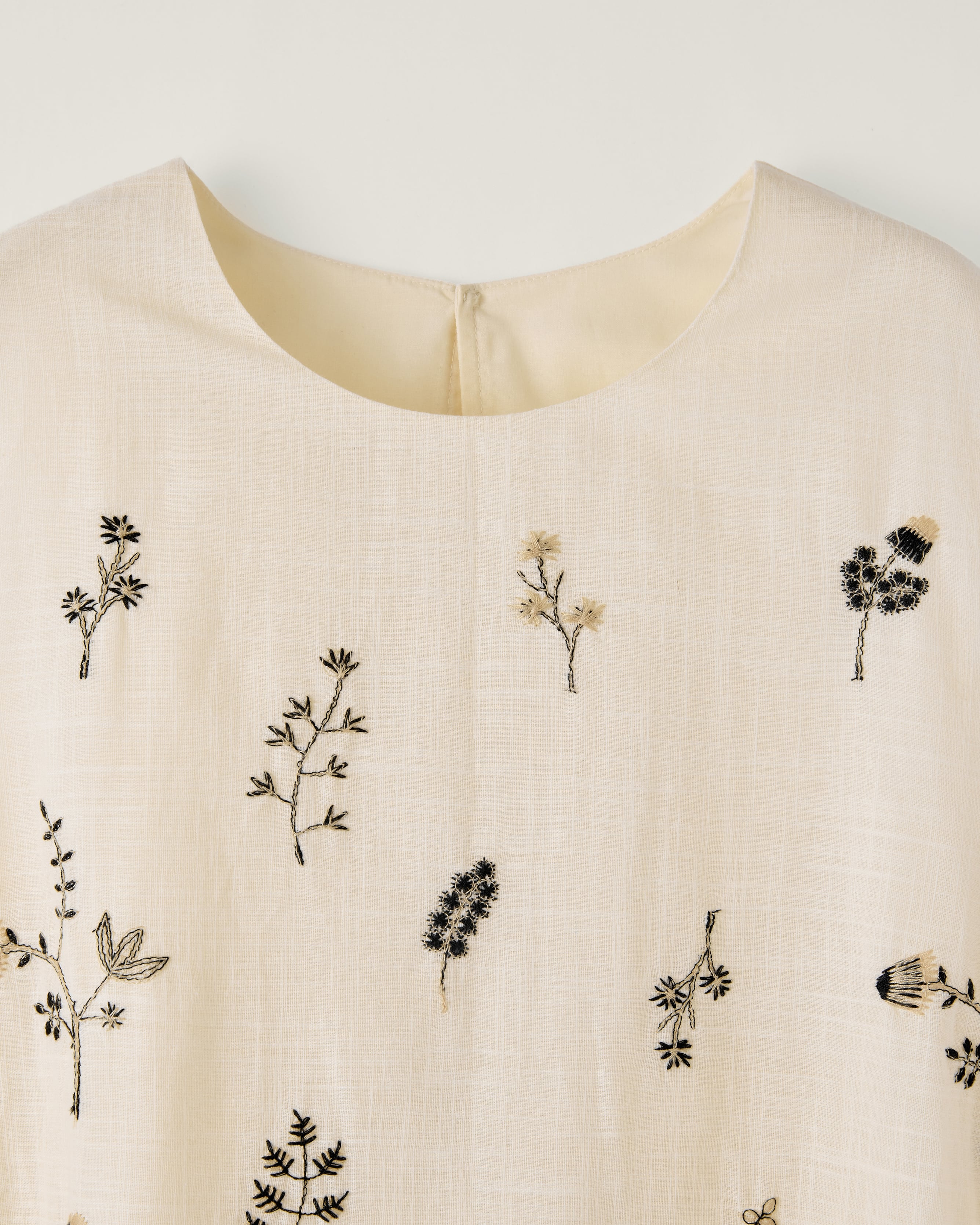 DU260504 Embroidery Cotton One Piece 【T sizeあり】【Re Stock
